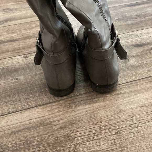 TALL GREY BOOTS - Picture 6 of 8